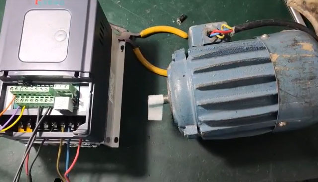 科沃AD350变频器面板乱码故障维修