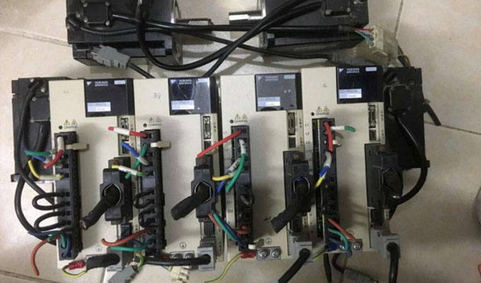 安川0.75KW伺服驱动器SGDV-5R5A