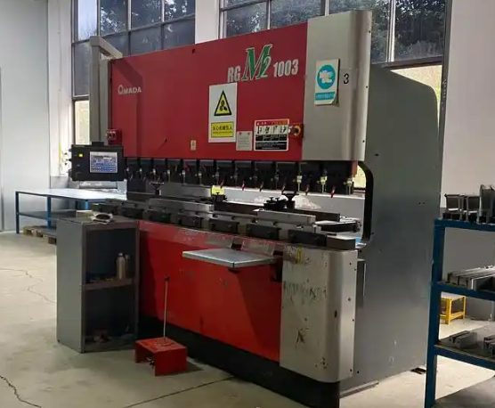 日本阿玛达激光切割机维修师傅有经验